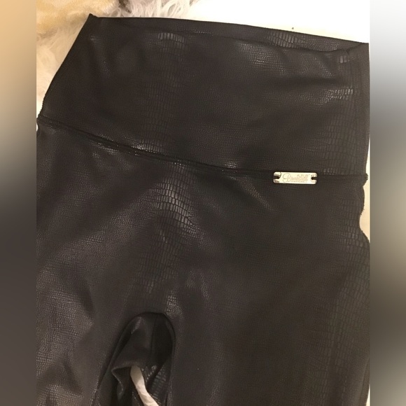 Bombshell snakeskin shine Leggings - Picture 8 of 8